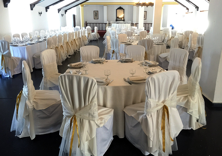 imagen decoración banquete en blanco clásico - Restaurante Manolo